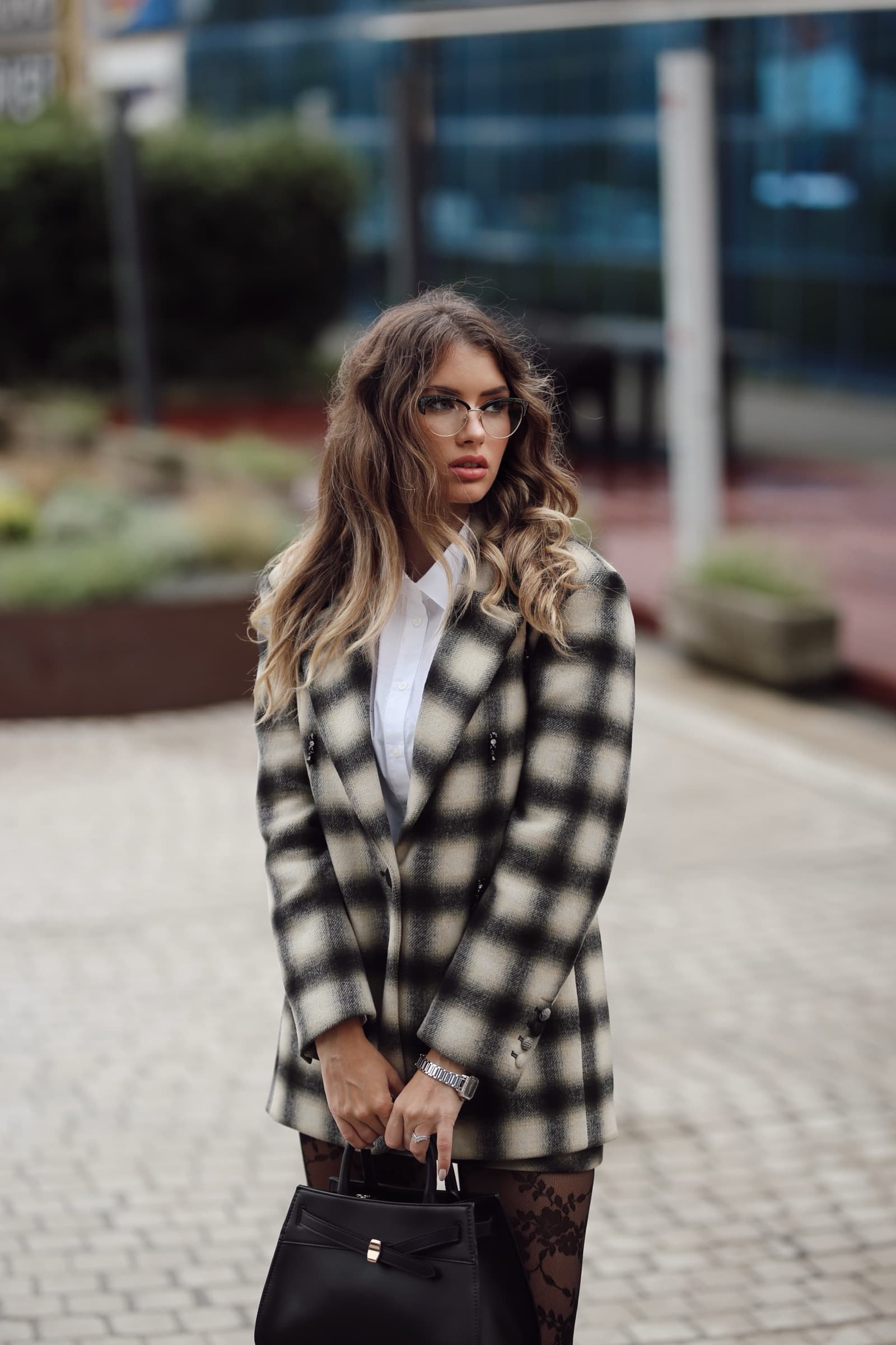 Monochrome check blazer and a top-handle bag downtown